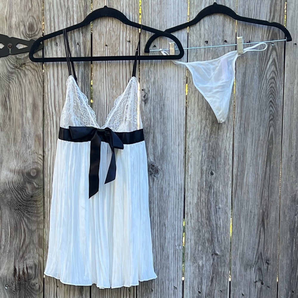 VICTORIA’S SECRET Black/White Babydoll Pleated Lingerie Women’s Medium NWT NEW
